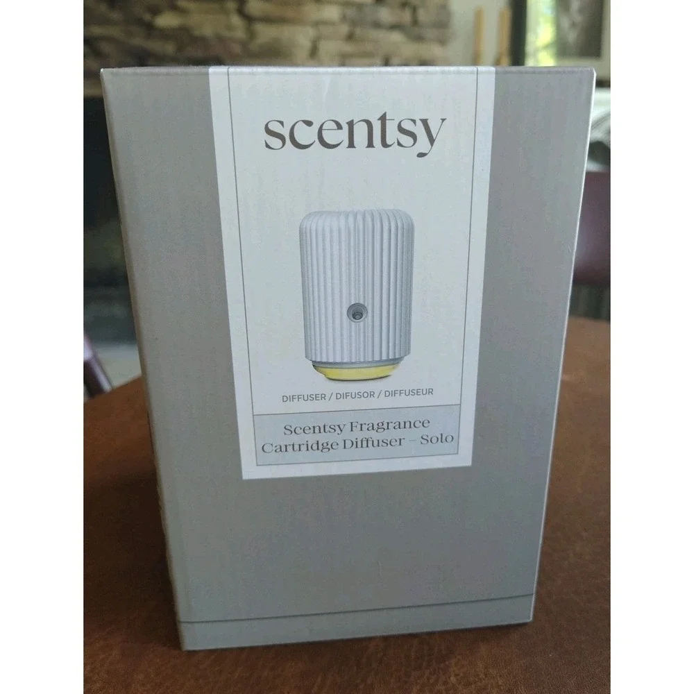 Scentsy Solo Fragrance Cartridge Diffuser Used 40 HRS 2 Cartridges New Open Box